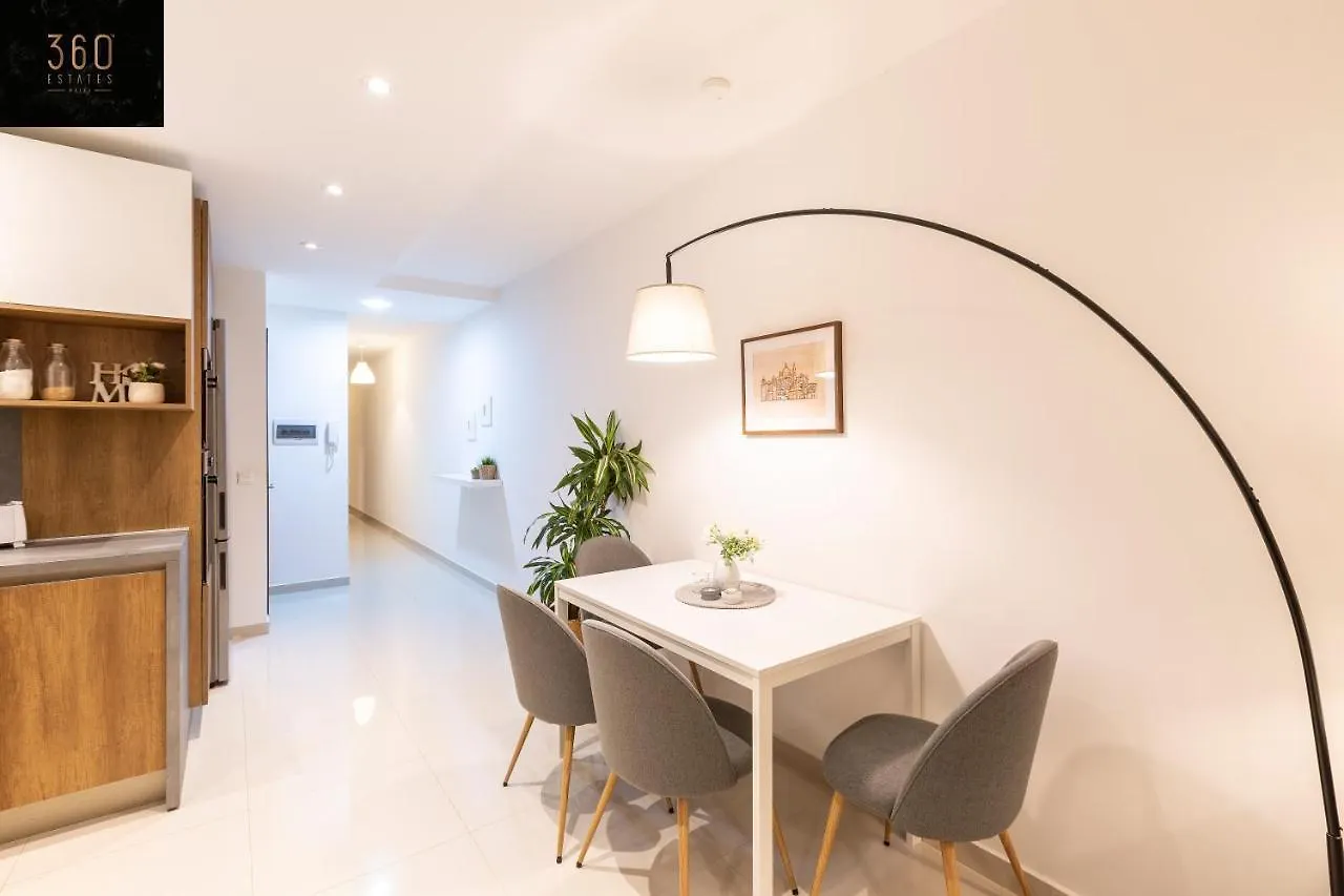 Designer Retreat: Beautiful 2Br Apt With Balcony By 360 Estates Gzira Apartment
